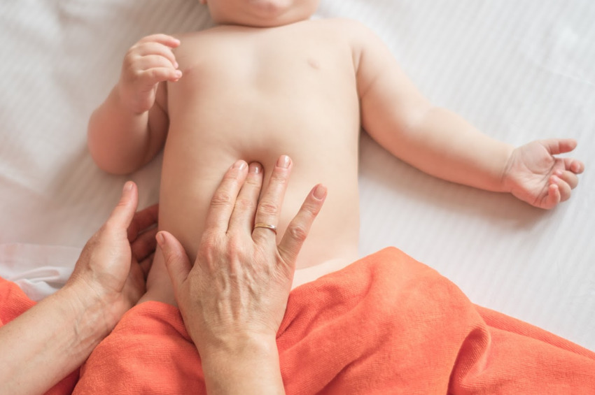 Nên massage cho trẻ sơ sinh khi nào