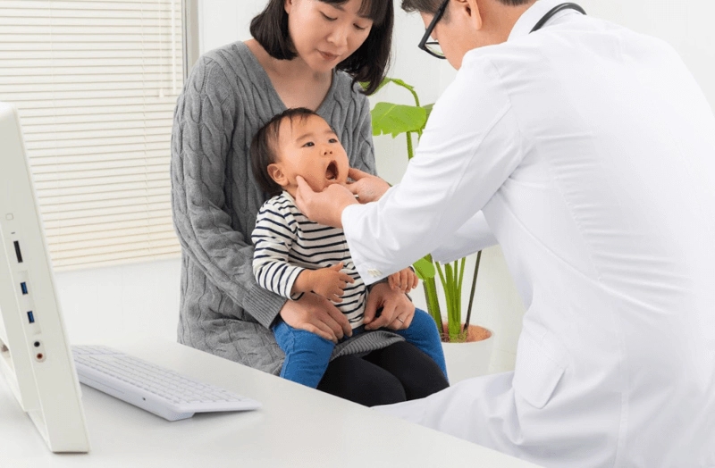 Trẻ 10 tháng tuổi chưa mọc răng do đâu