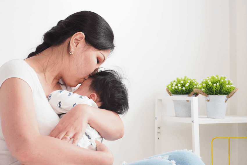Trẻ 3 tháng bế vác được chưa