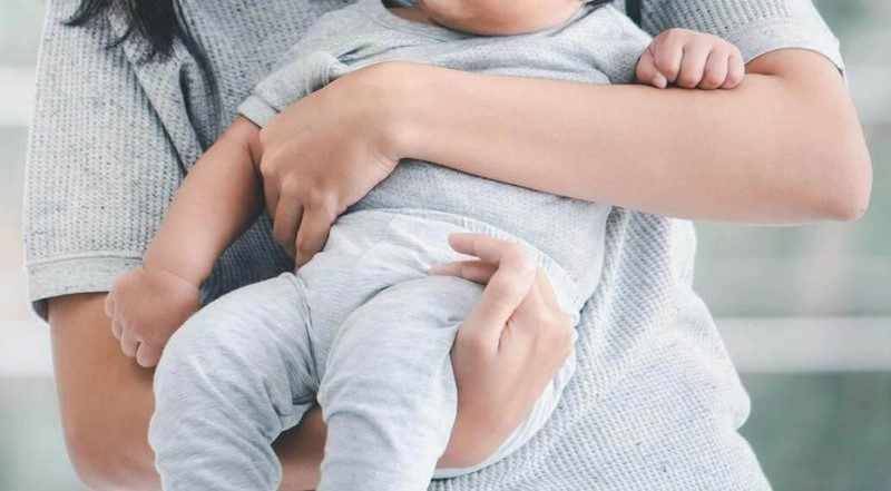 Trẻ 4 tháng tuổi đã bế ngồi được chưa