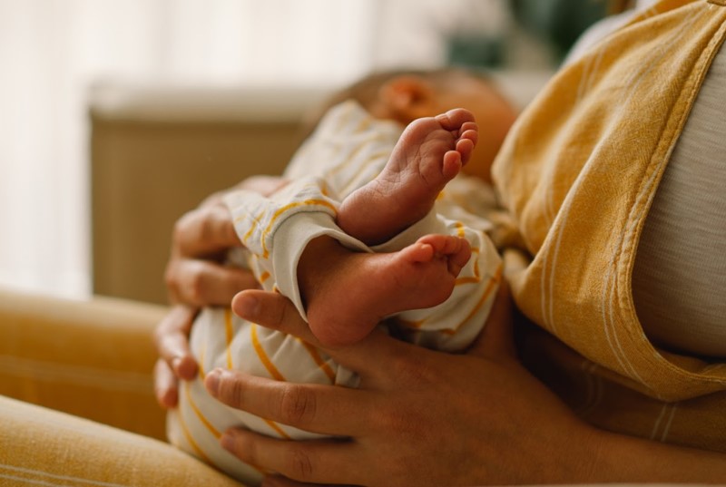 Vì sao trẻ 2 tháng xì hơi nhiều và thối