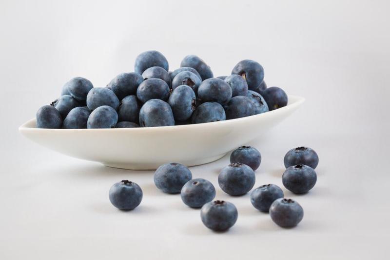 trẻ 8 tháng ăn được hoa quả gì