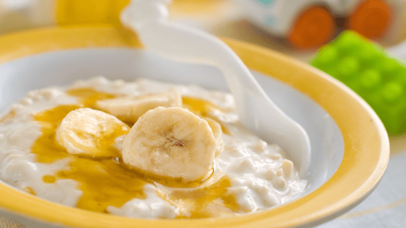 trẻ 8 tháng được ăn quả gì