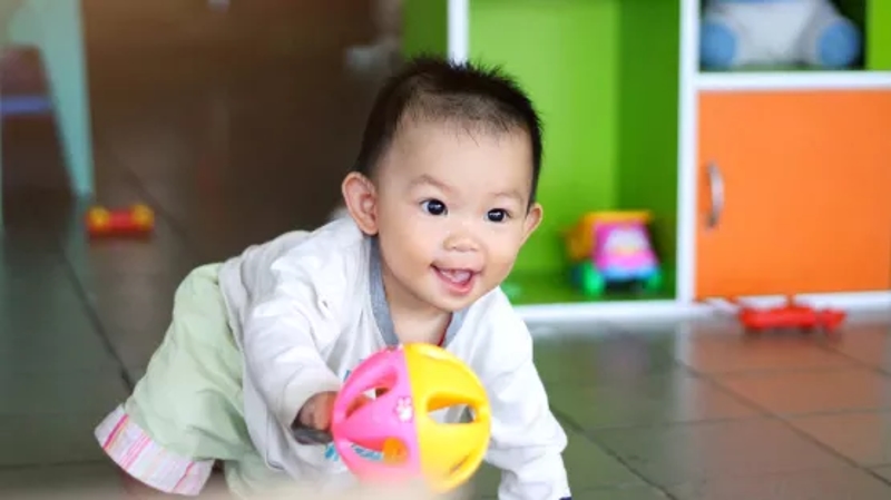 Trẻ em 10 tháng chưa mọc răng phải làm sao