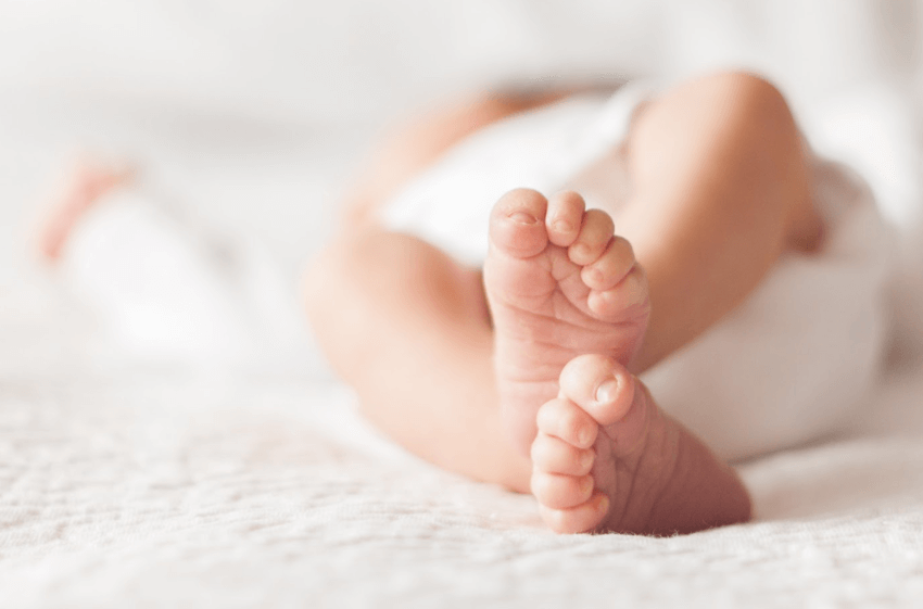 Trẻ sơ sinh ngủ ít khó ngủ