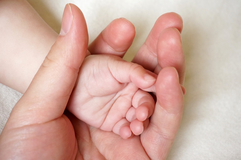 trẻ quấy khóc trước khi ngủ