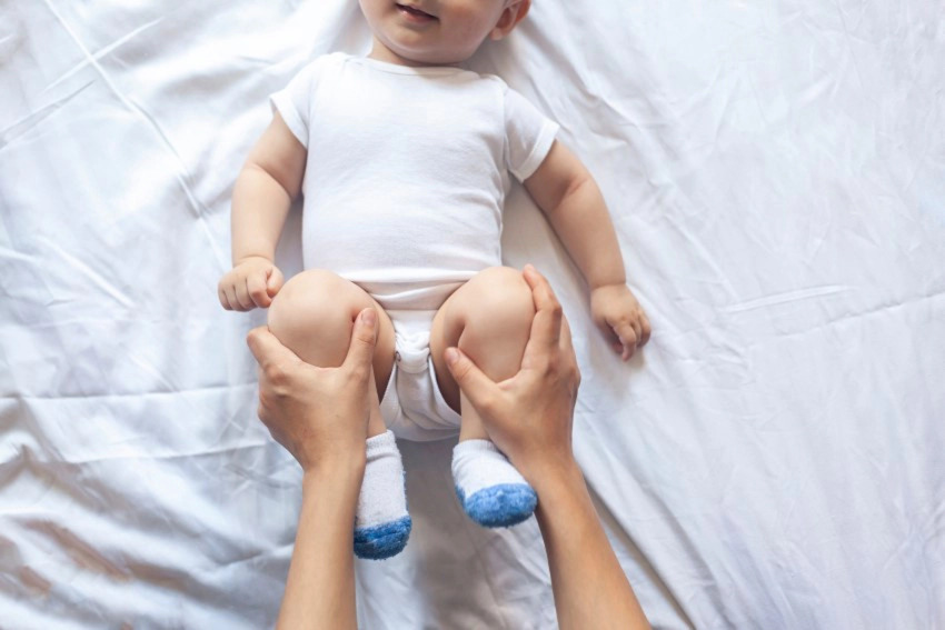 Massage khi vỗ ợ hơi nhưng bé không ợ