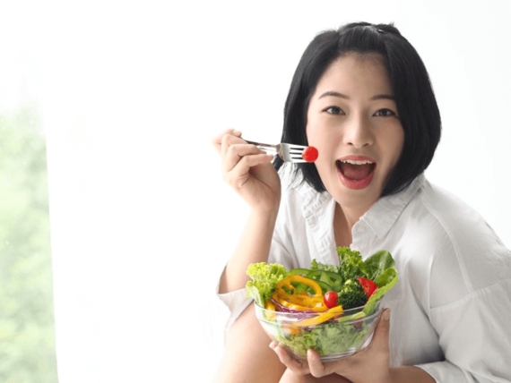 Bé sơ sinh bị sôi bụng mẹ nên ăn gì