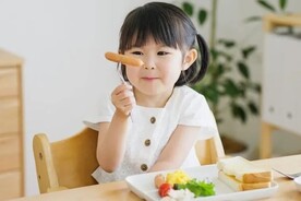 bé biếng ăn có nên bỏ đói không