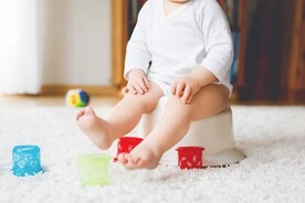 Trẻ uống sữa công thức bị táo bón