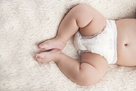 Trẻ sơ sinh ngủ hay giật mình