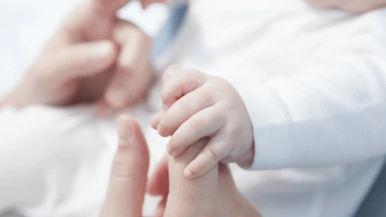 Trẻ 4 tháng tập ngồi được chưa