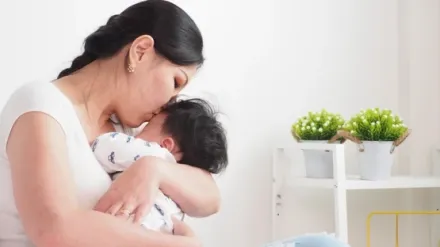 trẻ 2 tuổi quấy khóc không rõ nguyên nhân