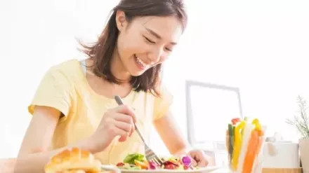 trẻ sơ sinh bị tiêu chảy mẹ nên ăn gì