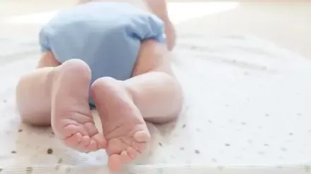 trẻ ọc sữa nhiều lần trong ngày có sao không
