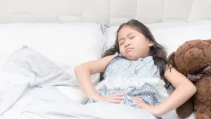 trẻ em nóng trong uống gì cho mát