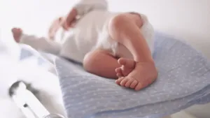 Trẻ sơ sinh 2 tháng tuổi nặng bao nhiêu kg