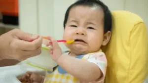 trẻ 10 tháng biếng ăn