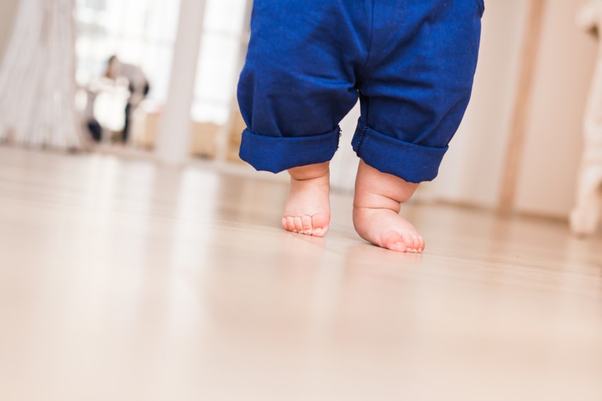 Bé 13 tháng biết làm gì? Khám phá sự phát triển diệu kỳ của bé