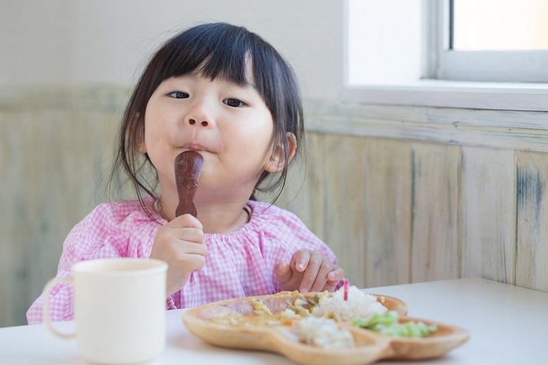 bé tiêu chảy nên ăn gì