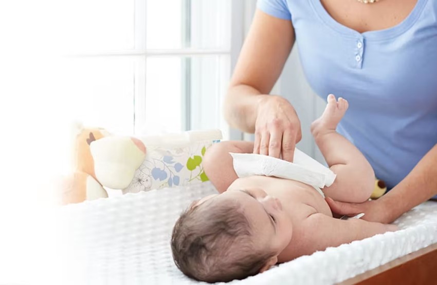 hướng dẫn cha mẹ cách chăm sóc trẻ sơ sinh bị sốt