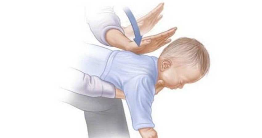 cách xử lý nôn trớ ở trẻ sơ sinh