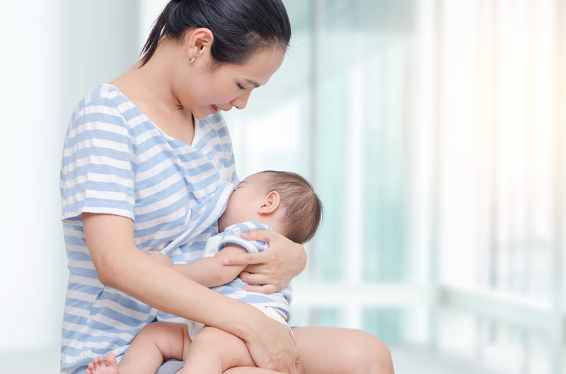 trẻ mấy tháng cai sữa