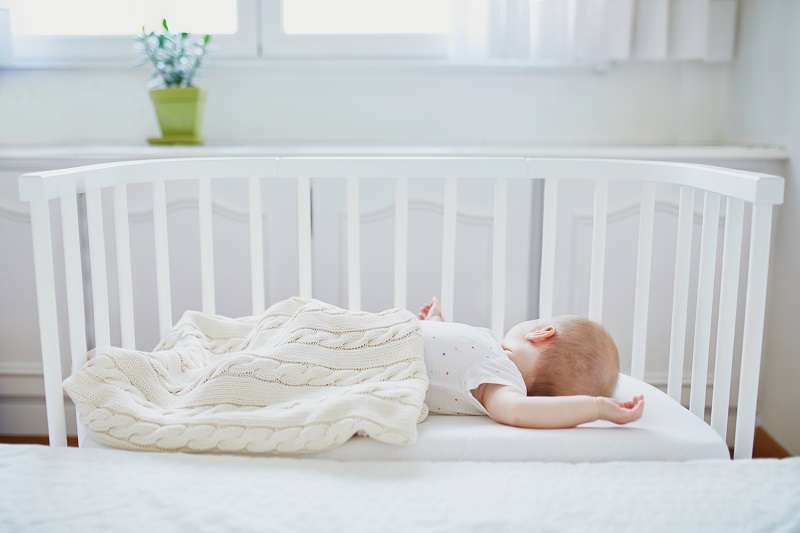 trẻ sơ sinh không chịu ngủ