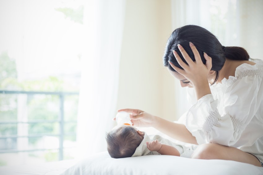 bé khóc đêm phải làm sao
