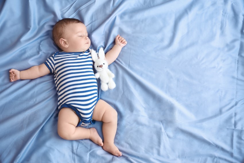  Trẻ sơ sinh ngủ hay giật mình: Nguyên nhân và giải pháp dành cho mẹ
