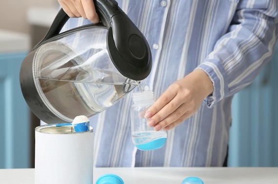 cách pha sữa cho trẻ sơ sinh