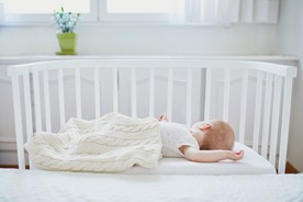 trẻ sơ sinh ngủ nhiều không chịu dậy bú