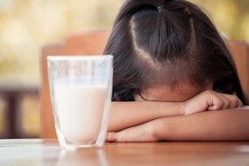 hướng dẫn làm thế nào để bé thích uống sữa